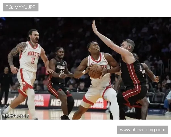 乌度卡盛赞阿门攻防一体防守端统治力引领球队前行表现抢眼全能